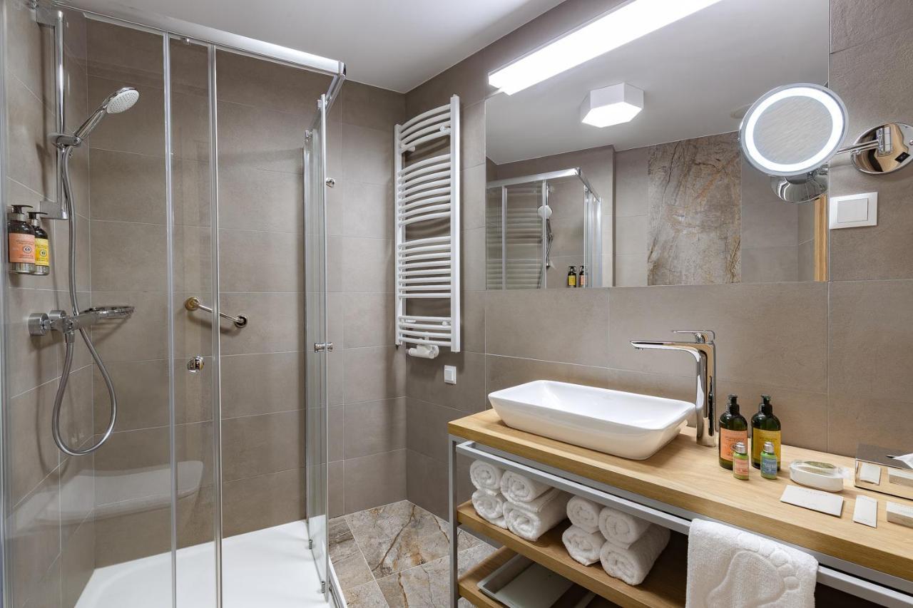Platinum Mountain Hotel&Spa Szklarska Poręba Exterior foto A modern bathroom